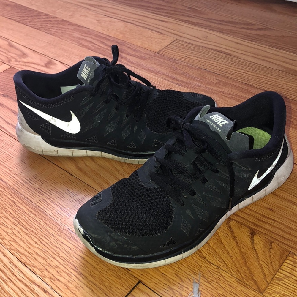 Black Nike Frees